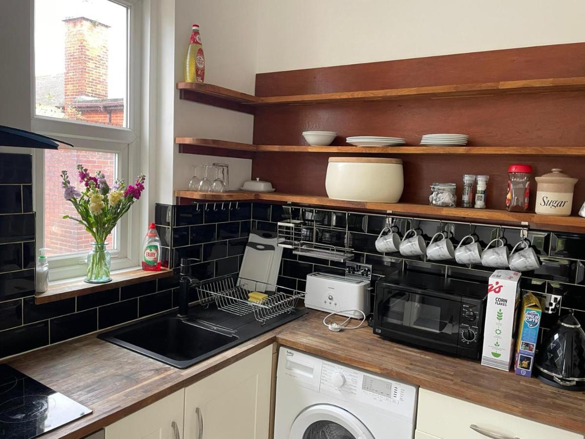 Lovely 2 Bedroom Flat Wifi Close To The Beach Bournemouth Exterior photo