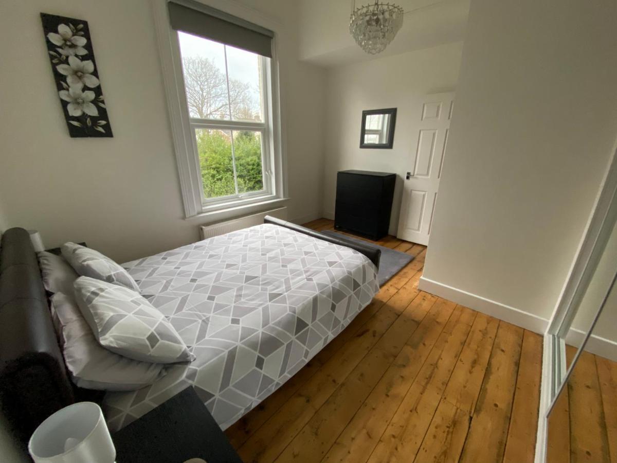 Lovely 2 Bedroom Flat Wifi Close To The Beach Bournemouth Exterior photo